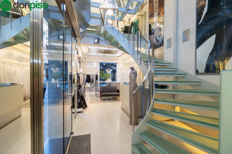 Foto 825ea3f5-7cff-446c-b73e-7bc9c3a5e328. Local commercial dans calle alhondiga 10 dans Centro - Sagrario Granada