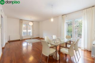Casa pareada en Lancha del Genil. Vivienda unifamiliar con patio, jardín y todas las comodidades