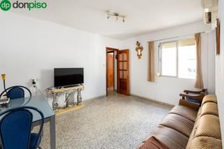 Appartement  Calle santa adela 48. Se vende piso en el zaidin