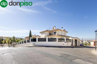 Chalet  Calle mar del coral 24. Cortijo del aire, albolote  chalet pareado de esquina con jardín