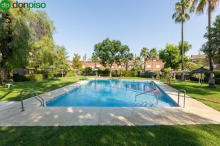 Casa pareada en Andalucia 34. Chalet adosado en urbanización adoratrices