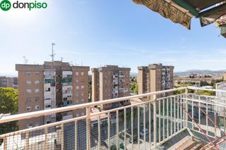 Pis  Calle de juan pedro mesa de león. Ponemos en venta este estupendo piso en zona cartuja de 3 dormit