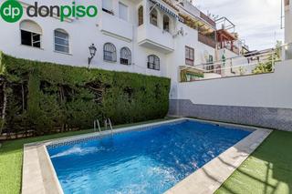 Maison jumelée  Camino del rio genil. Acogedora casa en cenes con piscina comunitaria