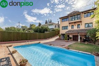Chalet  Calle del betis. Gran casa con piscina en colinas bermejas, monachil