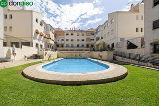 Etagenwohnung  Calle real de los neveros. Piso de 4 dormitorios y 2 baños en residencial con piscina. bola