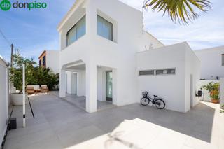 Xalet  Calle orquídea. Exclusivo chalet a solo 20 metros de la playa de calahonda.