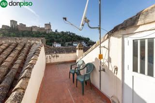 Casa  Calle de san juan de los reyes. Interesante casa en el albaycín con dos dúplex habitados y vista