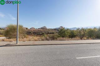 Terreno residencial en Calle abelia 20. Parcela en llano en mitad del campo de golf de la zubia