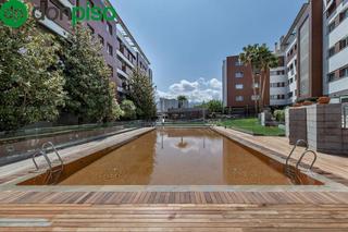 Pis  Avenida de la investigacion 8. Magnífico piso con altas calidades con piscina, plaza de garaje