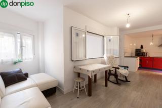 Appartement à Avenida de ogijares 13. Piso en el centro de armilla