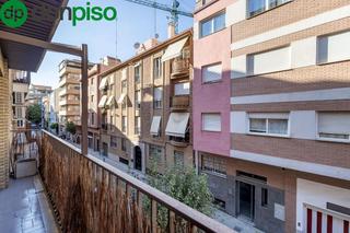 Piso  Calle azhuma 17. Estupendo piso junto alhamar
