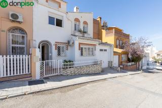 Maison jumelée à Avenida de la libertad 6. Preciosa casa con 4 dormitorios y torreóndespacho y cochera en z