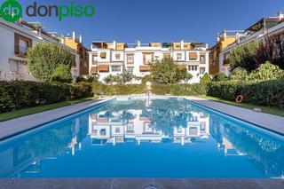 Casa a schiera  Calle cristóbal de morales 119. Magnífica casa adosada en zona estación de autobuses con piscina