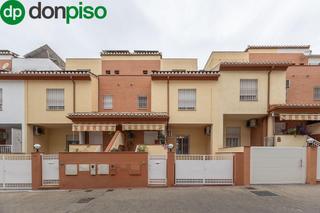 Casa adossada  Calle de la corbeta. Fantástica casa adosada junto a barrio periodistas ideal para vi