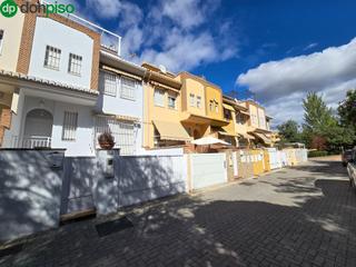 Miete Reihenhaus  Calle rector eloy señán. Magnífica casa adosada en zona muy tranquila y familiar junto al