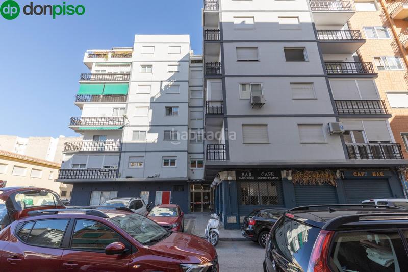 Foto 08a313c3-bf52-432e-b954-634cb6ded892. Appartamento in calle pintor lopez mezquita 9 in Camino de Ronda Granada