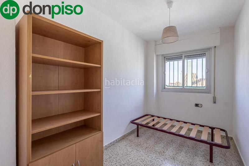 Foto 283f59ac-b45f-4c05-86a4-841bc254f82a. Flat with heating parking in parque nueva Granada Granada