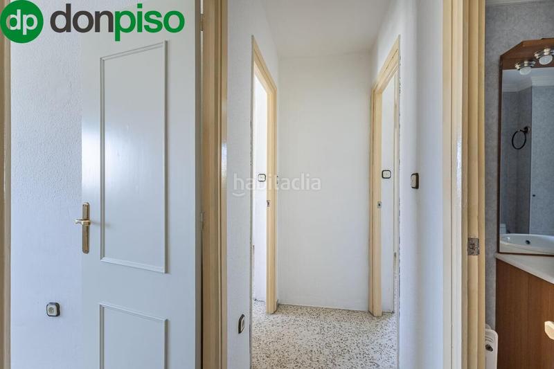 Foto fbb19cfc-861e-4a34-8636-4ea27734e8f6. Flat with heating parking in parque nueva Granada Granada