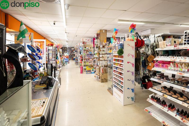 Foto 303d343b-302b-424b-99e5-9a68851e6075. Local comercial a Peligros