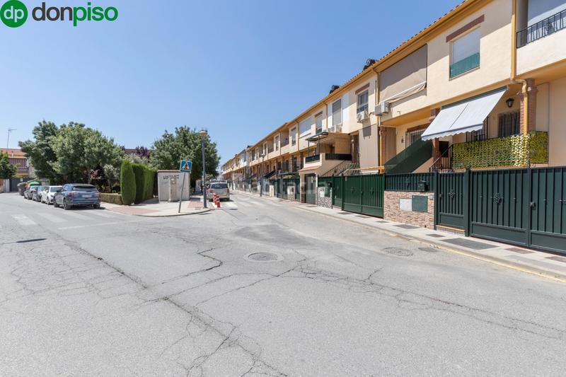 Foto 50c93ce4-f23b-425f-b05e-d2fc3aa6f635. Casa adossada a apolo(am) 4 a Ambroz Vegas del Genil