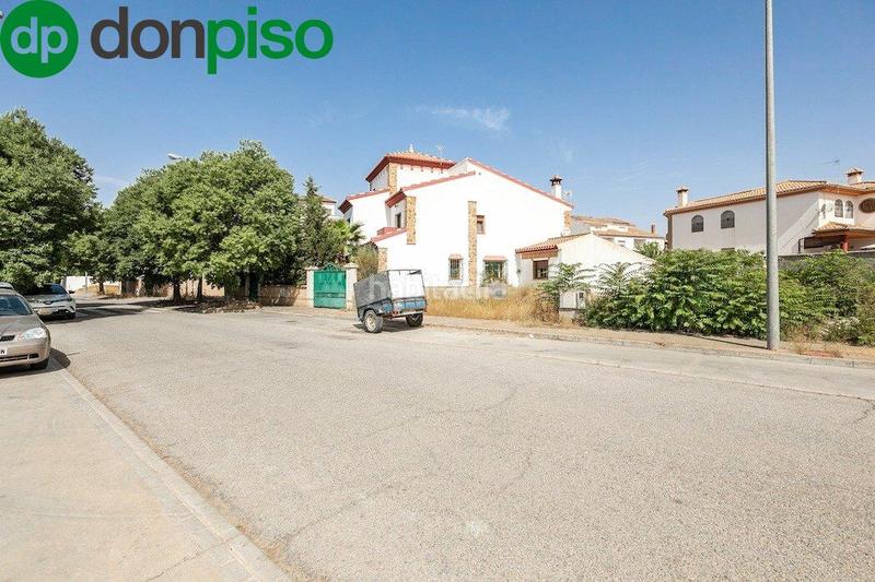 Foto 4608eaa1-db69-46d5-867b-2559d13cc62a. Terreno residencial en avenida madrid (llanos silva) 13 solar en llanos de silva en Atarfe