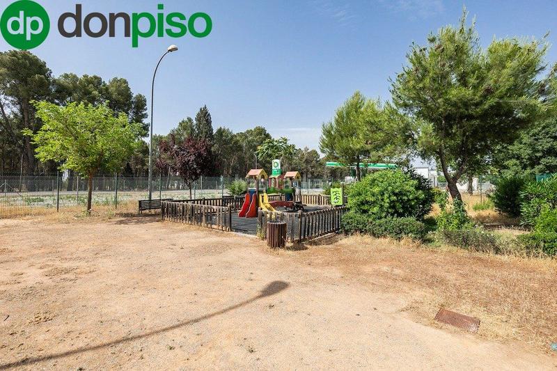 Foto 95d30084-513c-47df-9fc2-54f1efc17e8b. Terreno residencial en avenida madrid (llanos silva) 13 solar en llanos de silva en Atarfe