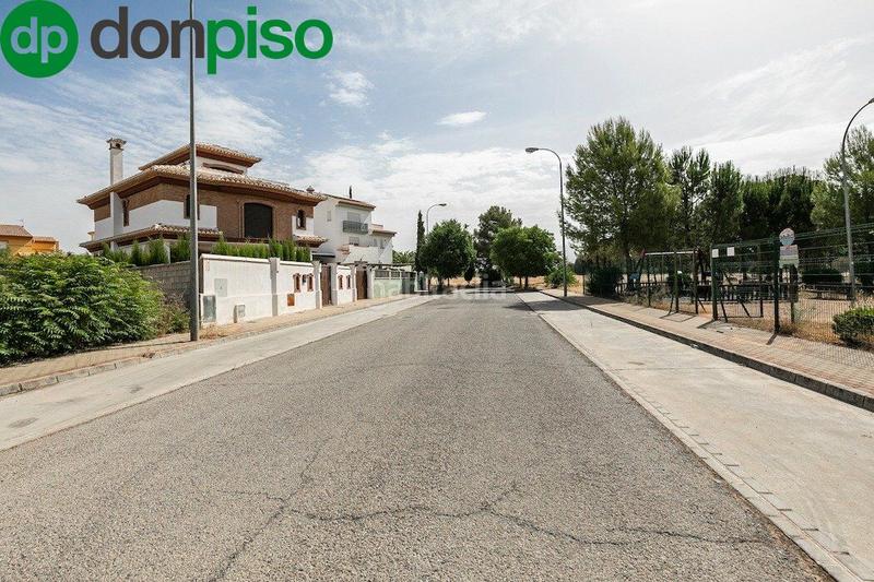 Foto b48038f8-24a2-48d1-9f22-51c8e3338dda. Terreno residencial en avenida madrid (llanos silva) 13 solar en llanos de silva en Atarfe