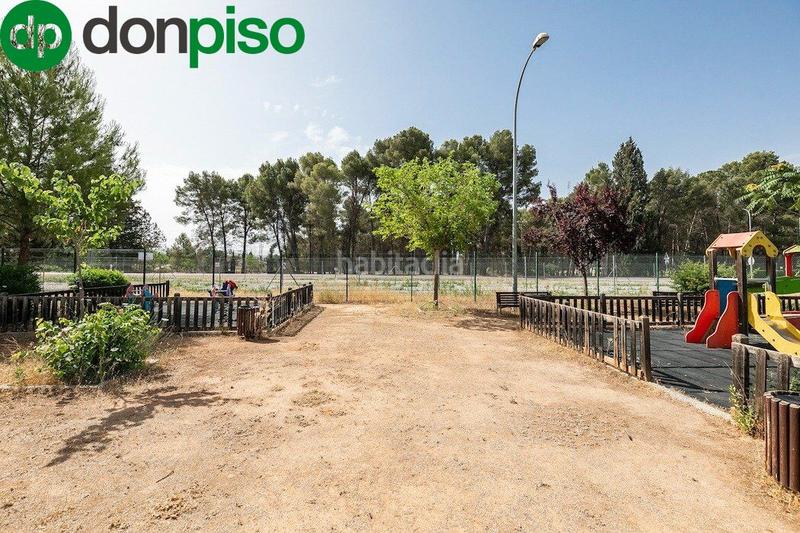 Foto b9f9758d-052d-4b89-94fe-27c31af0c7a3. Terreno residencial en avenida madrid (llanos silva) 13 solar en llanos de silva en Atarfe
