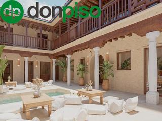 Edifici  De la botica. Edificio histórico junto a plaza larga, en el corazón del albaic