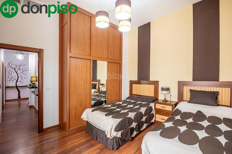 Foto b20c69d8-251f-41f6-86b7-f8d7a469d790. Flat with heating in San Matías - Realejo Granada