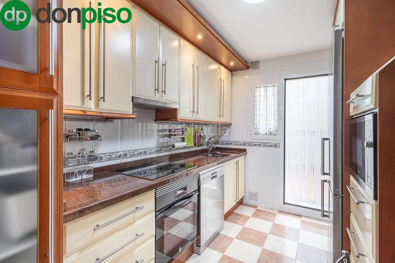 Foto dac50f8c-c92c-49b3-81df-bea5bcb5a68a. Casa adossada amb calefacció aparcament a Angustias - Chana - Encina Granada