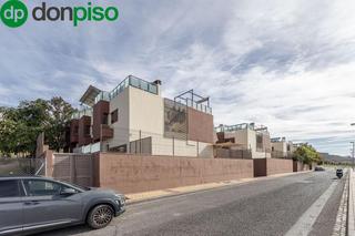 Casa adossada a Calle lince 8. Tu casa ideal en jun luz, calma y vida en urbanización con pisci