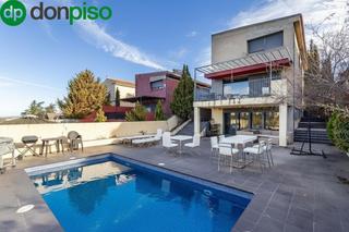 Casa  Calle cosmos. Gran casa en monachil