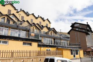 Dúplex  Urbanizacion de sol y nieve 74. Se vende duplex de 3 dormitorios con cochera en la zona media de