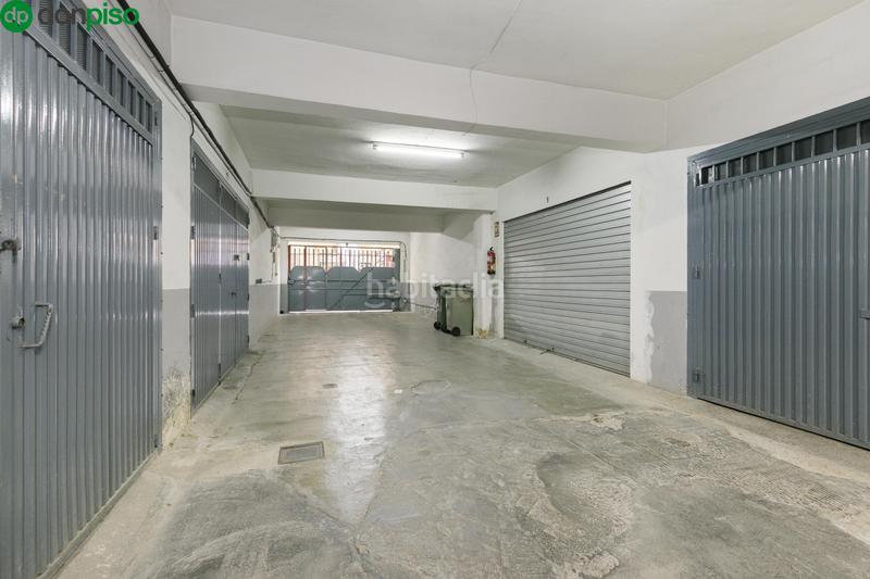 Foto a7a23d93-ba54-4522-85f9-8c7b3e8d59bd. Parking voiture dans San Ildefonso Granada