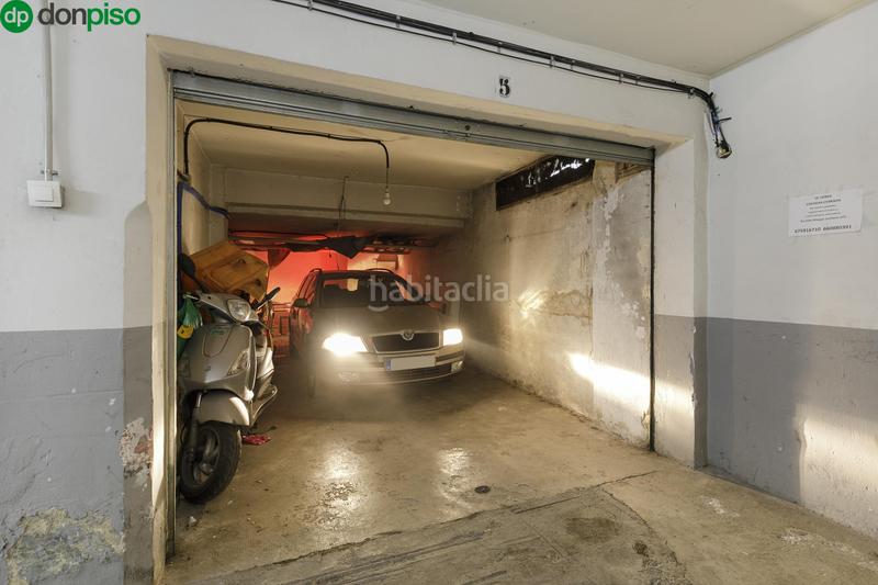 Foto c8687ea9-c121-42ef-848e-eed3645cddb0. Parking voiture dans San Ildefonso Granada