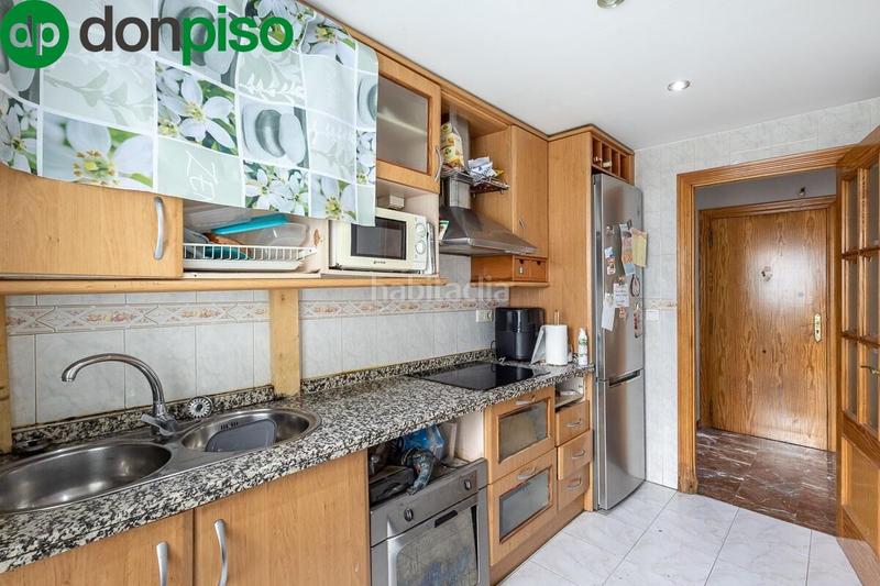 Foto 298ee8c9-0bfc-4466-ad8d-cecc72285759. Appartamento in calle campanario 13 in Cájar