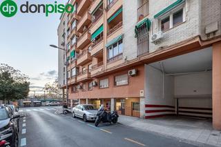 Aparcament cotxe a Calle cisne 22. Garaje en calle cisne  pajaritos