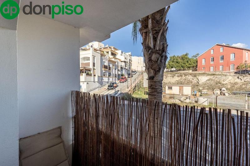 Foto cb22b52b-b9b8-499f-bcdc-bf822970c638. Pis amb aparcament a Centro Salobreña