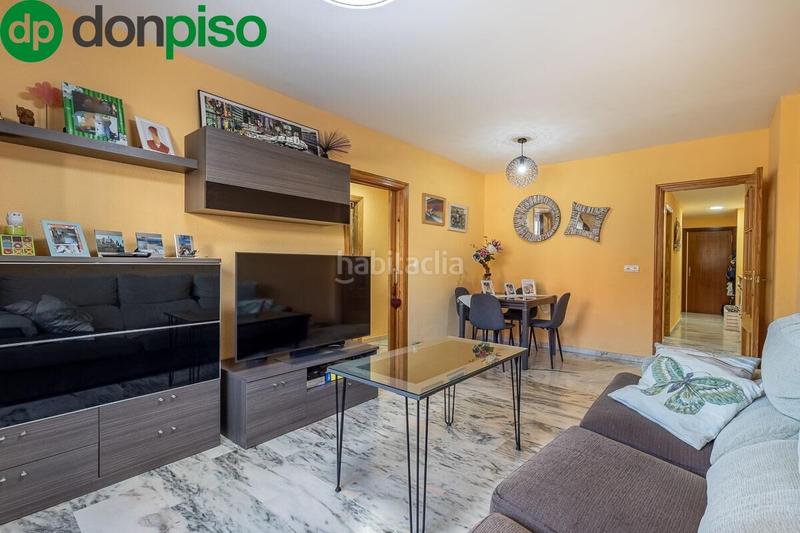 Foto f34a5891-1185-4b4f-a96f-a7832d40fe45. Pis amb aparcament a Centro Salobreña