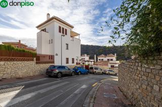 Chalet  Calle sala de las dos hermanas, 6. Exclusiva casa independiente con garaje para dos coches  con pis