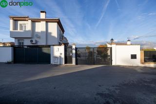 Casa aparellada  Murillo 7. Preciosa casa pareada en venta en ogijares, ideal para familia.