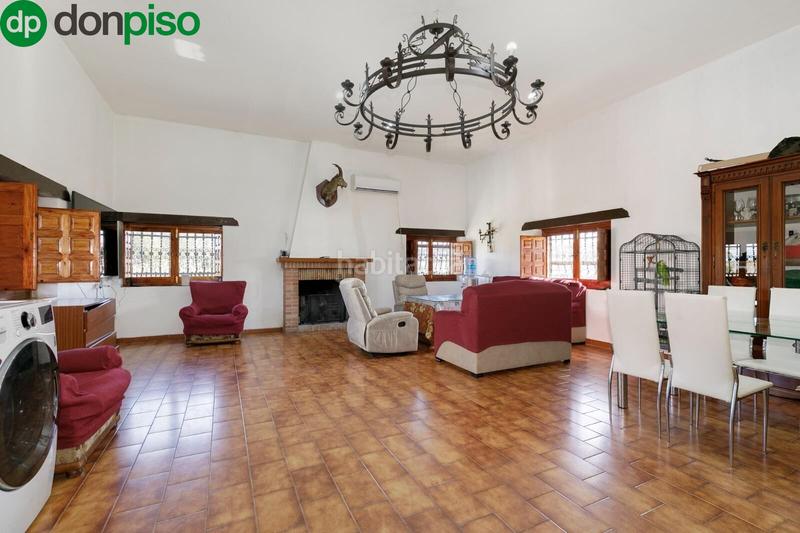 Foto db5e3ff8-2035-4402-9520-47819b55fc3b. Casale con parcheggio in Rosaleda - Juventud Granada