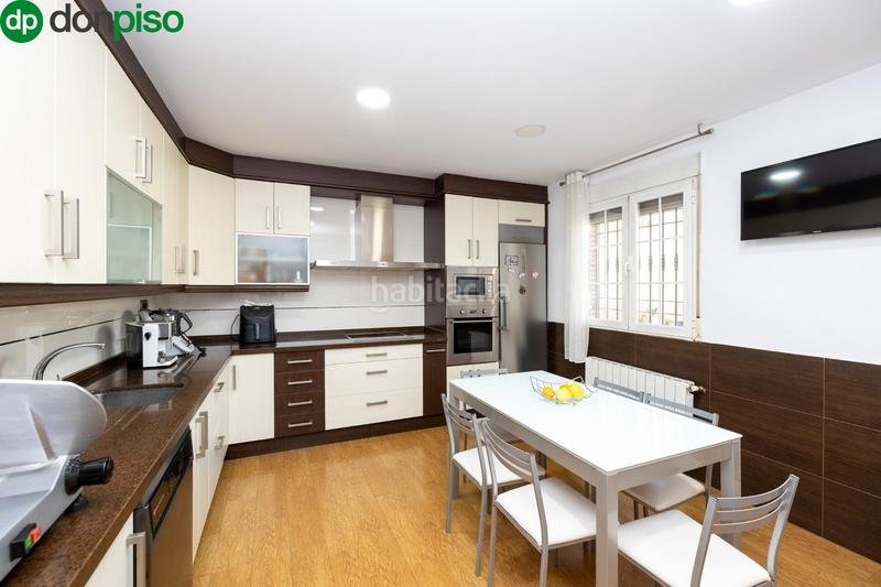 Foto afb2d59d-a6be-4d67-91eb-66feedeb901e. Casa adossada amb aparcament piscina a Pulianas