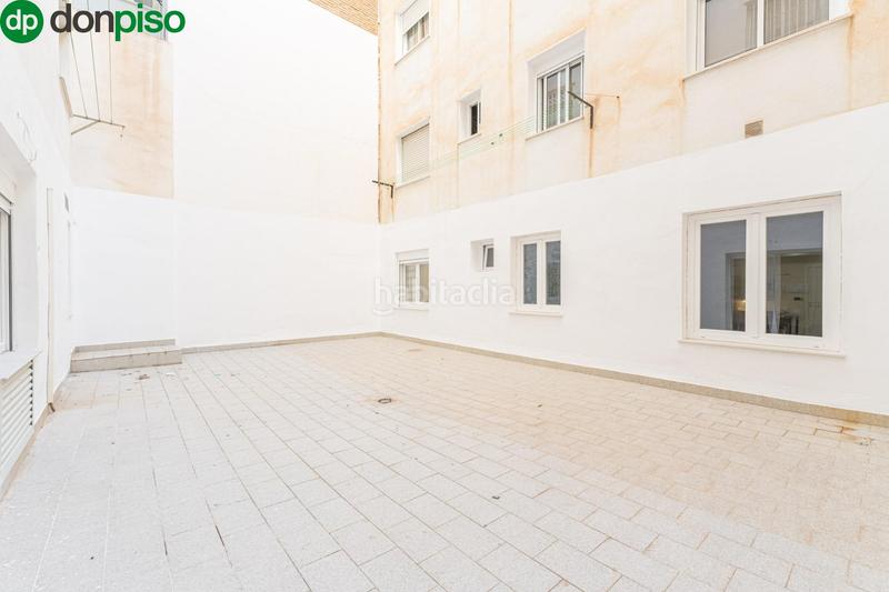 Foto 83b7e36d-47a5-4326-807f-df41413682de. Office space with heating in La Trinidad Málaga