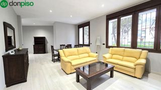 Location Rez-de-chaussée à Plaza del duque de san pedro de galatino 8. Pisazo premium a estrenar con todo el lujo de detalles y comodid