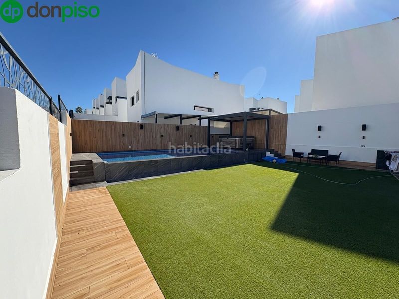 Foto d86829c0-6f42-45ee-99d8-45263573a4fa. Casa adossada amb calefacció aparcament piscina a Albolote