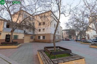 Pis a Calle santa adela 10. Piso en zaidín