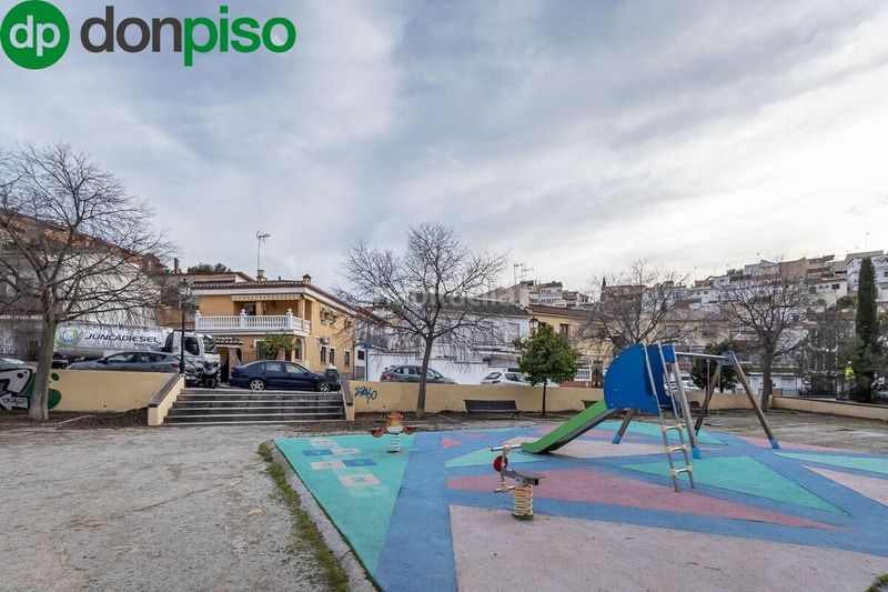 Foto 1f07bffa-d8dd-4a25-9c44-71d73294e69f. Casa amb calefacció aparcament a Bola de Oro Granada