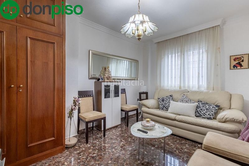 Foto 332b70de-ca2d-4f2d-8683-da7b435bea3c. Casa amb calefacció aparcament a Bola de Oro Granada